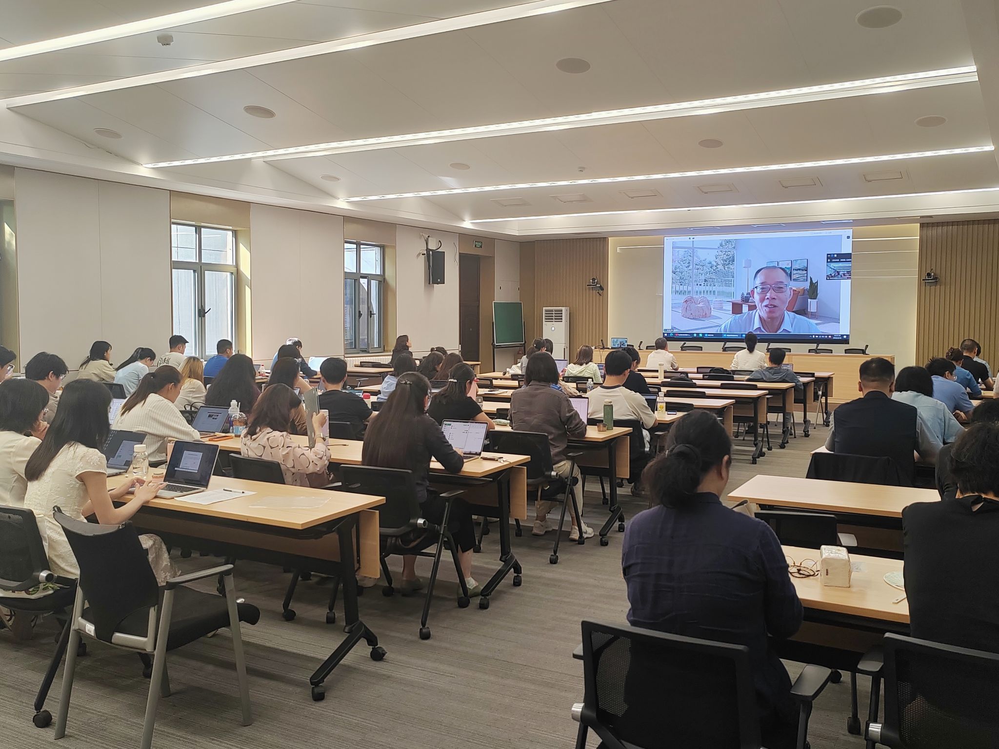 2026-2027学年秋季学期亚洲学院第一次全体教师理论学习活动顺利举行